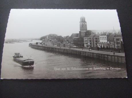 Deventer IJssel Met St.Lebuinustoren en oude spoorbrug